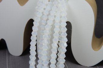 Cristale din sticla, biconice, 4 mm, opalit