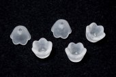 Margele din acril, frosted, floare, 10x6 mm, albe